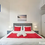 Last-Minute Reserve L Sleeps Up To 4 Guests L One-Bedroom Apartment With King Bed And High Ceilings Near Camden By Live London Short Lets & Serviced Accommodation