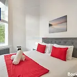 Last-Minute Reserve L Sleeps Up To 4 Guests L One-Bedroom Apartment With King Bed And High Ceilings Near Camden By Live London Short Lets & Serviced Accommodation